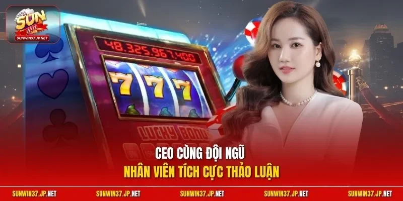 CEO cùng đội ngũ nhân viên tích cực thảo luận